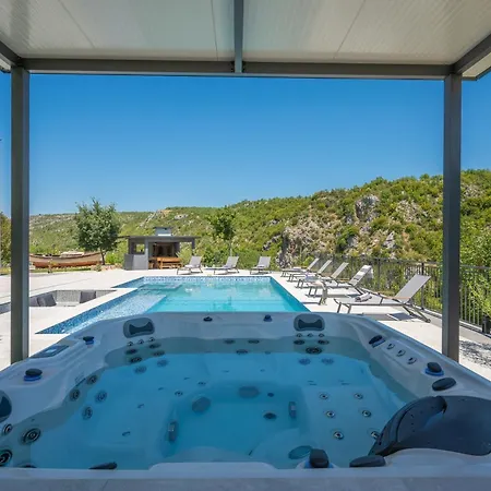 River Rose With Pool&jacuzzi Near River Srijane