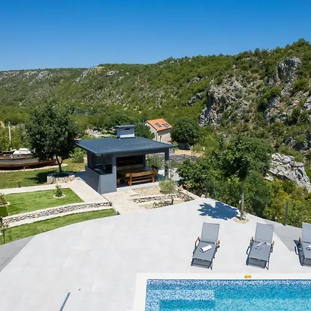River Rose With Pool&jacuzzi Near River Villa