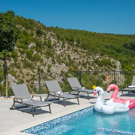 River Rose With Pool&jacuzzi Near River